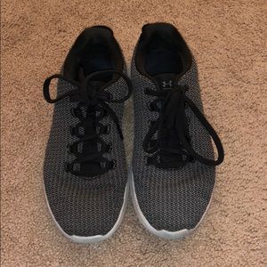 Under Armour Tennis Shoes 7